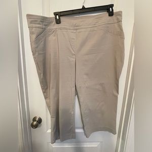 22W Kim Rogers Capri NWOT Comfort Band